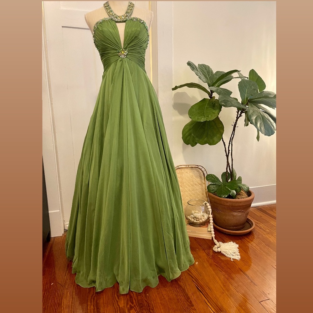 🌿💚Olive Green Formal Ballgown🌿🥝